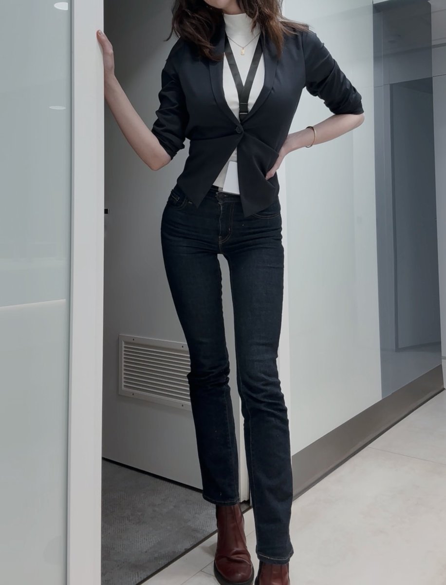 wisterins's tweet image. 56kg 

Another corporate b0dy ch3ck 🥀

My period is here so I feel disgusting and bloated, and I might delete these later just because I can't stand myself today lowkey