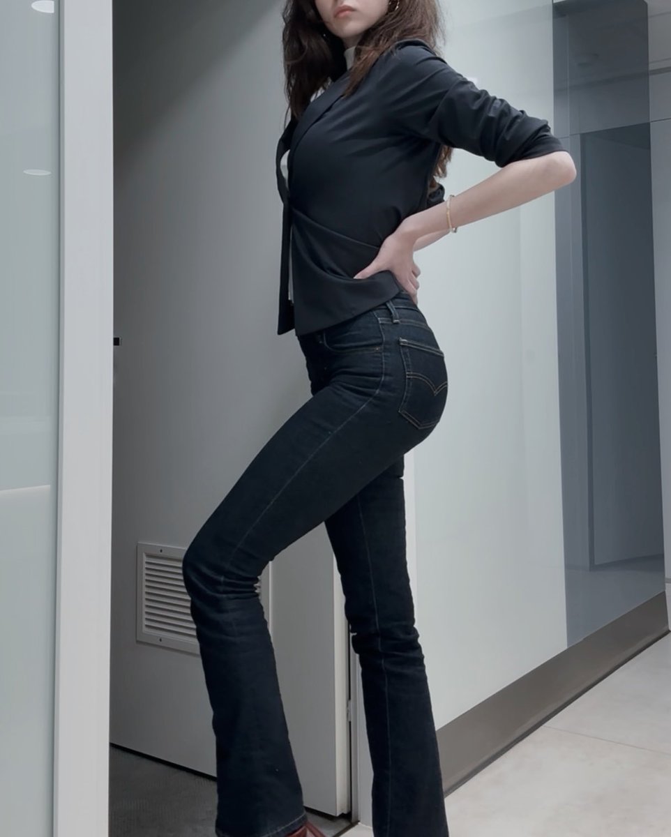 wisterins's tweet image. 56kg 

Another corporate b0dy ch3ck 🥀

My period is here so I feel disgusting and bloated, and I might delete these later just because I can't stand myself today lowkey