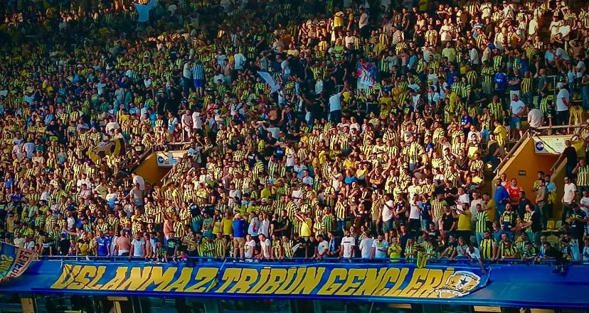 Beşiktaş maçı öncesinde, takımımızın birlik ve beraberlik ruhunu güçlendirmek, futbolcularımızın moral ve motivasyonunu en üst seviyeye çıkarmak ve onların yanında olduğumuzu hissettirmek amacıyla taraftara açık bir antrenman düzenlenmesini talep ediyoruz.<a href="/Fenerbahce/">Fenerbahçe SK</a> <a href="/AdemKoz/">Adem KÖZ</a>