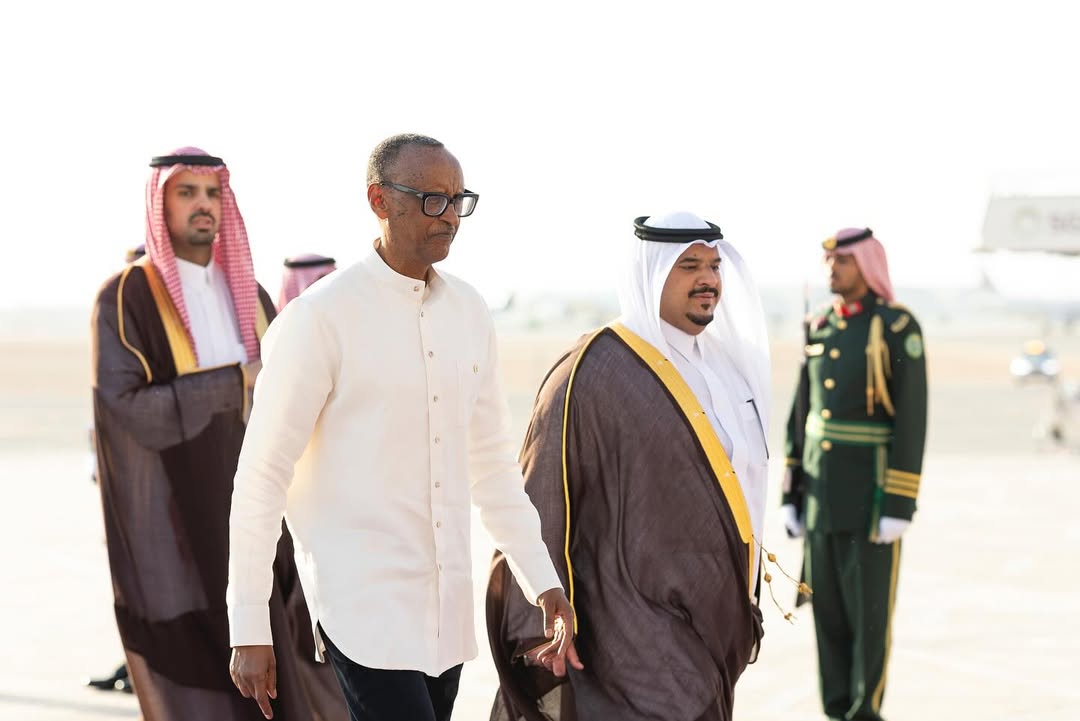 Perezida Kagame yabonanye n'Igikomangoma cya Arabie Saoudite, Mohammed bin Salman, baganira ku kwagura umubano w'iki gihugu n'u Rwanda mu nzego zitandukanye.

Umukuru w'Igihugu ari i Riyadh, aho yitabiriye Inama yiga ku Ishoramari, iri kuba ku nshuro ya 9, kuva kuri uyu wa Mbere.