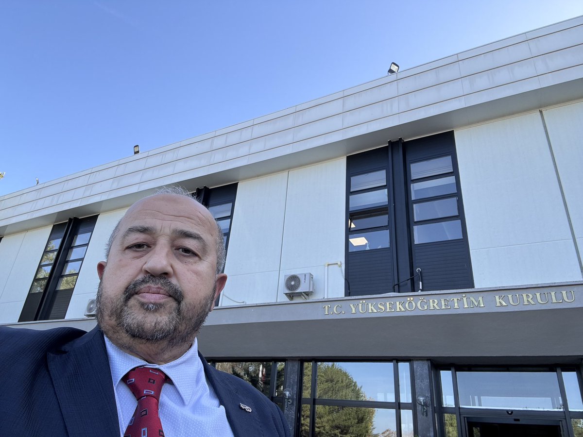 YÖK (Yüksek Öğretim kurumu) Başkan Prf Dr Erol Özvar hocamızı ziyaret edip 2.Kez atanmasından dolayı tebriklerimizi ilettik.
Kendisi de iktisat Tarihçisi olan kıymetli hocamızla İVEK vakfı gündemlerinin yanında,
Tarihçilerin piri ,hocaların hocası,ailemizin büyüğü Ord.Prf Dr