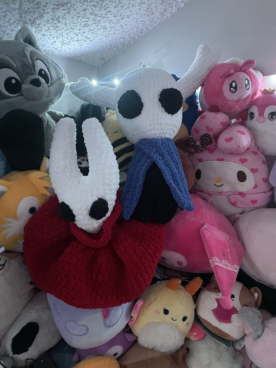 Hornet and knight together forever!!! We have two hornets but the other is in another spot. Thank you so so so much to our wonderful friend <a href="/mawytan/">🍯 mawytan 🐝✨ - marbear era!!</a> you’re the best!!