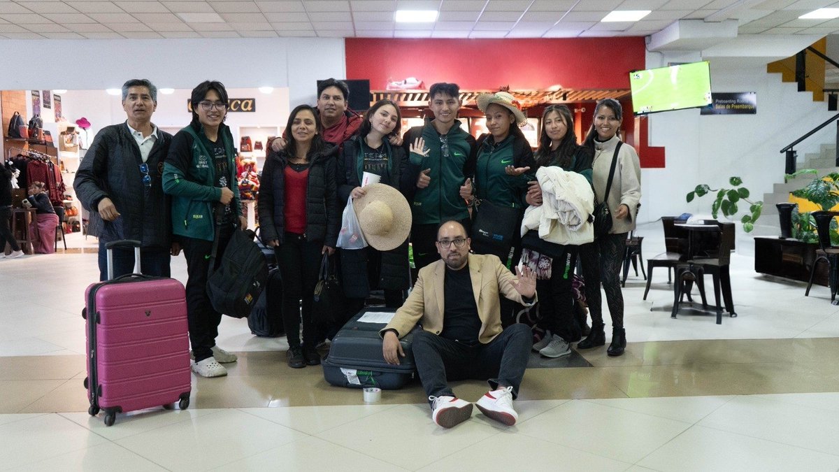 AgeticBolivia's tweet image. 🇧🇴✨ ¡Nuestros campeones de la #FirstBolivia2025 viajan rumbo a #Panamá para representar a Bolivia en el #FirstGlobalChallenge! 🤖🌎
Orgullo, talento y pasión por la #tecnología 💪
¡Vamos con todo! 🚀
#AGETIC #DigitalizandoBolivia