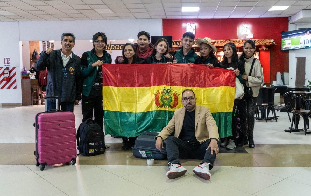 AgeticBolivia's tweet image. 🇧🇴✨ ¡Nuestros campeones de la #FirstBolivia2025 viajan rumbo a #Panamá para representar a Bolivia en el #FirstGlobalChallenge! 🤖🌎
Orgullo, talento y pasión por la #tecnología 💪
¡Vamos con todo! 🚀
#AGETIC #DigitalizandoBolivia