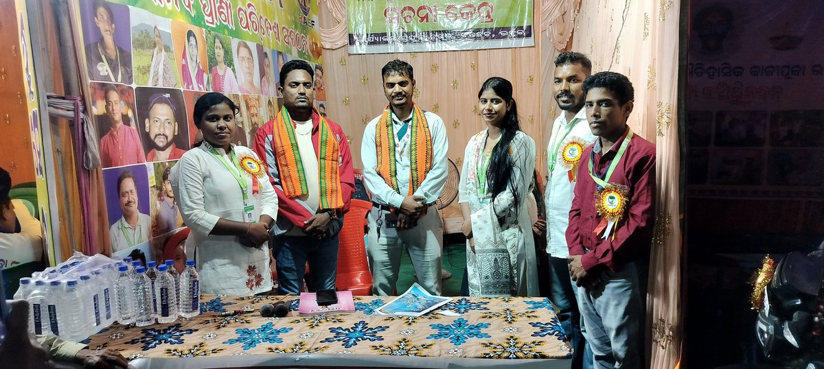 haefodisha's tweet photo. ଓଡ଼ିଶାର ପ୍ରସିଦ୍ଧ ଐତିହାସିକ ଭଦ୍ରକ କାଳୀପୂଜା ଅବସରରେ ମାନବ ପ୍ରାଣୀ ପରିବେଶ ସଂଗଠନ ସୂଚନା କେନ୍ଦ୍ର, ଭଦ୍ରକ ପକ୍ଷରୁ ଭଦ୍ରକର ସମାଜସେବୀ ରଶ୍ମି ଭାଇ ଏବଂ ଗଣମାଧ୍ୟମ ପ୍ରତିନିଧି ଶୁଭ୍ର ଭାଇଙ୍କୁ ସଂଗଠନ ତରଫରୁ ସମ୍ମାନିତ କରାଗଲା । ସେମାନେ ସଂଗଠନର ଦୁଇଜଣ ଦକ୍ଷ ଏବଂ ଅଗ୍ରଣୀ ସଦସ୍ୟ ଭାବେ ଜଣାଶୁଣା । https://t.co/Ez9dkY4jVa