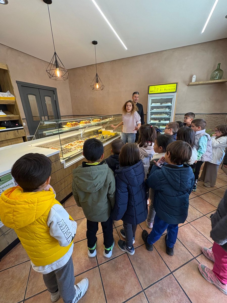 📍 Hoy hemos visitado El Harnero, un comercio local con mucho encanto.
👩‍🍳 Hemos visto cómo se elaboran sus productos y… ¡también los hemos probado! 😋

#ComercioLocal #ProductosArtesanales #HechoEnCastillaYLeón #Conexiones #CuidarmeParaCuidarte #VSVidaSana