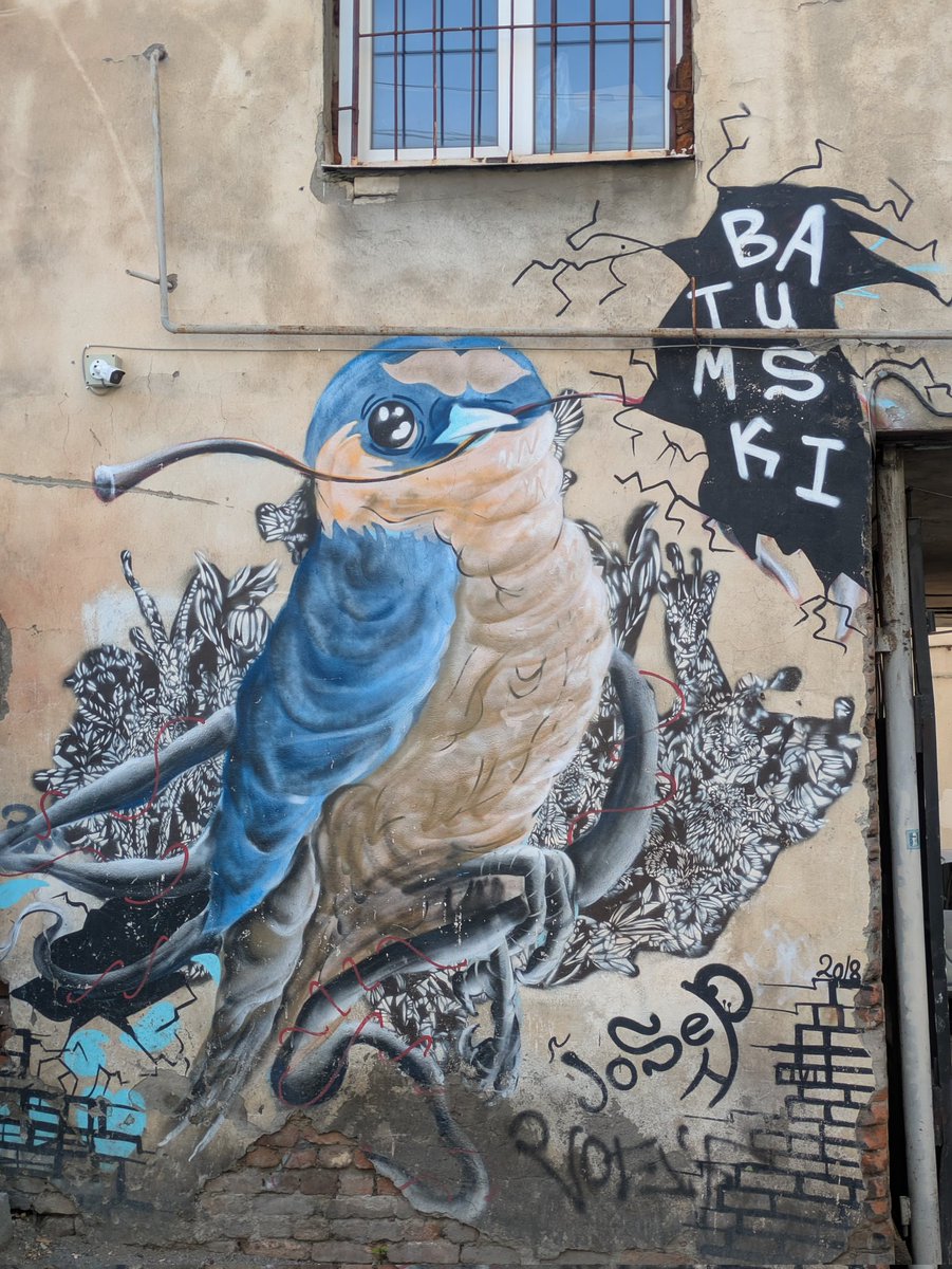 Рандомно Тбилисовое. Есть ещё дней десять чтобы залететь в заезжие прошмандовцы, но планы совершенно другие.