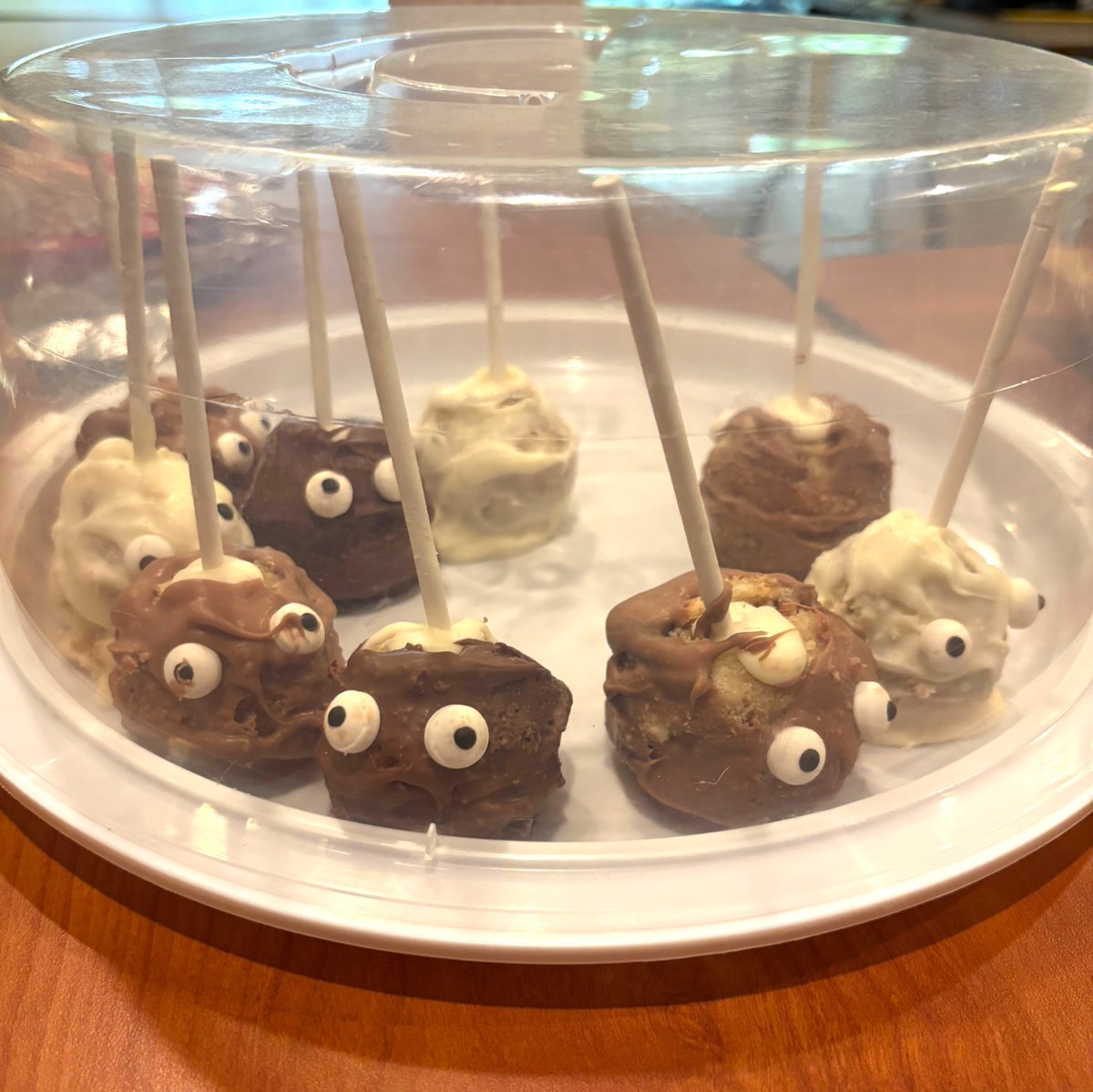 CommunityHS's tweet image. The Baking Club kicked off this week with fun holiday themed treats. Students have been dressing in &quot;theme&quot; all week, and we can&apos;t wait to share the photos later.