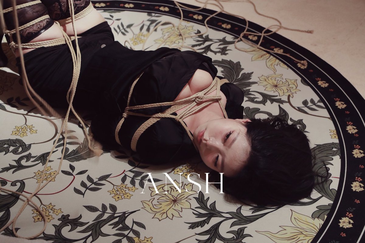 安生也是好起来了 可以和天蓝老师绑绑了
🪢:<a href="/TLtianlan/">天蓝</a>
📷:71和 <a href="/liliane_reid/">不知（觉·Studio</a>