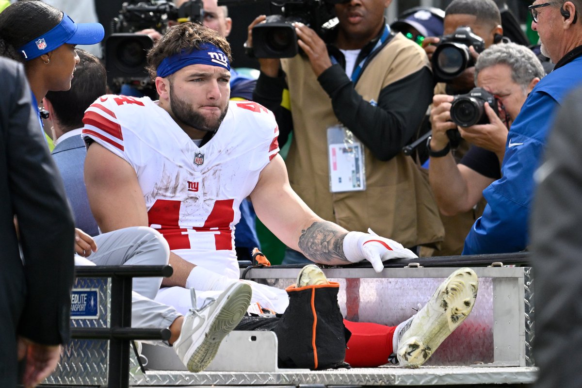 NewscomImages's tweet photo. Giants RB Cam Skattebo has surgery after suffering a dislocated ankle vs. the Eagles.
Coach Daboll says “all went well.”
📸 Full visual coverage on Newscom: https://t.co/2Doleq9oMQ
#Newscom #Giants #CamSkattebo #NFL #InjuryUpdate
Credit: Eric Canha/Cal Sport Media/Newscom https://t.co/g2WC0j3wHl