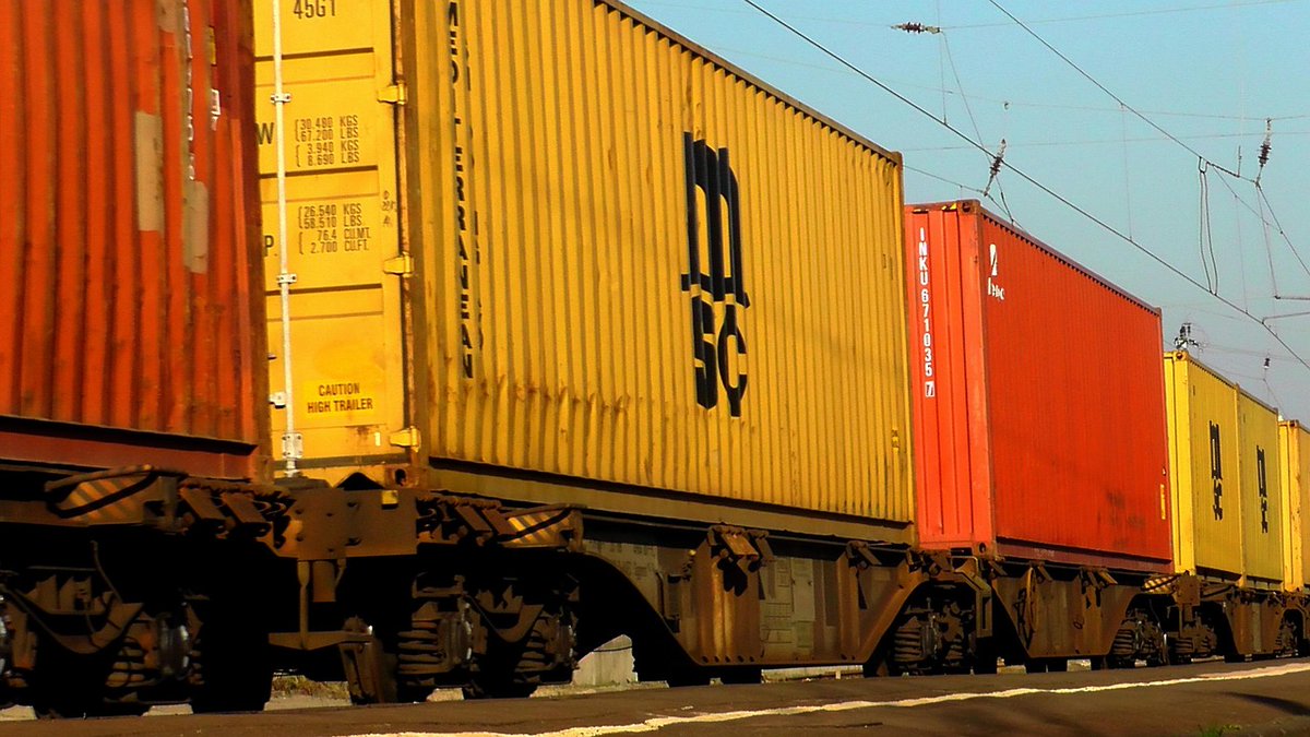 RolledThreads's tweet photo. At Rolled Threads Unlimited, we’re proud to support the railroad system by producing critical components like valve stems, braking systems, and turnbuckle applications that help keep freight rail rolling strong. Learn more about the industries we serve. https://t.co/y3nCD1WsNo https://t.co/wEfxvFABue