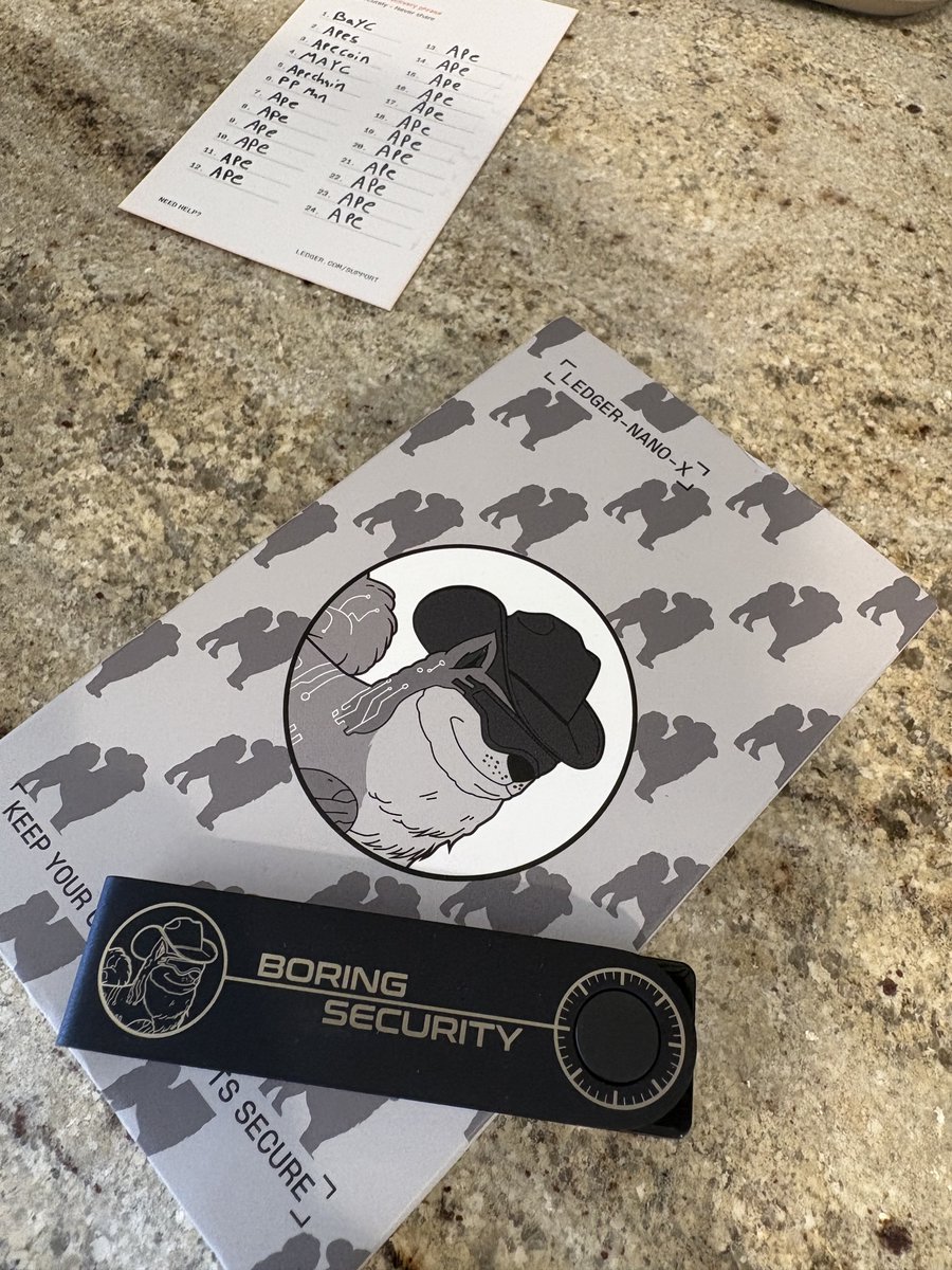 Found the elusive <a href="/0xQuit/">Quit</a> and snagged me a <a href="/BoringSecDAO/">Boring Security</a> Ledger 😍

I FEEL SUPER SAFE NOW.