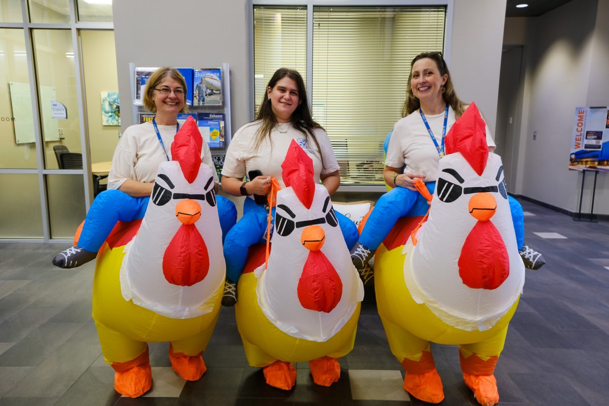 UFAccelerate's tweet image. Things got spoOoky at our #HubSweetHome today! 👻

What better way to kick off Halloween week than with a Hub House Halloween party? No tricks here, just treats from this crew! 

Huge shoutout to everyone who showed up, dressed up, and repped their Hub House. 🦇