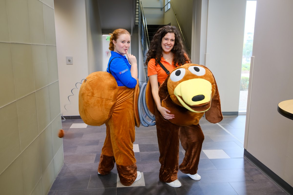 UFAccelerate's tweet image. Things got spoOoky at our #HubSweetHome today! 👻

What better way to kick off Halloween week than with a Hub House Halloween party? No tricks here, just treats from this crew! 

Huge shoutout to everyone who showed up, dressed up, and repped their Hub House. 🦇