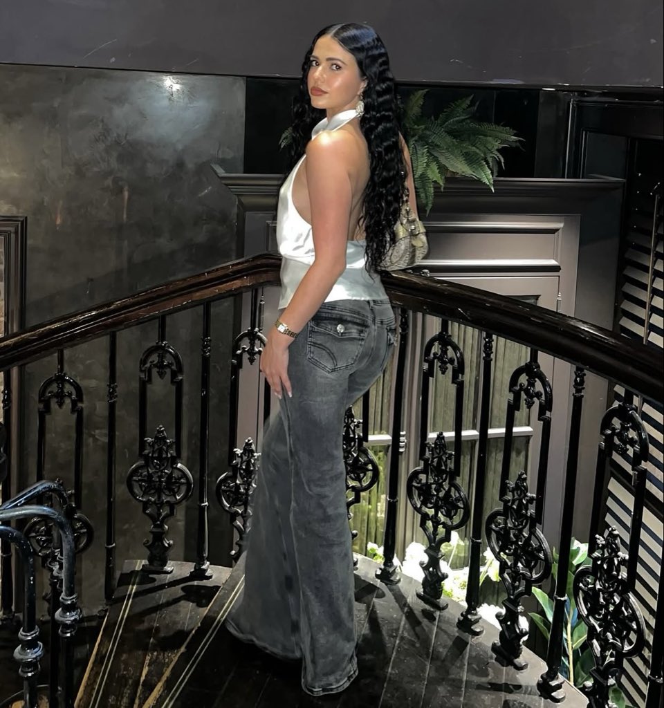 sarahjayden690's tweet image. I just found this on my gallery. Rate my look please 😊#beauty #positivityalways