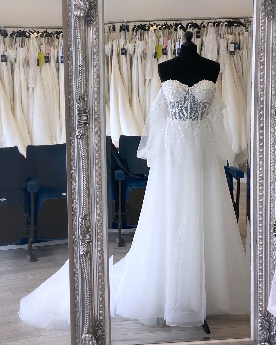 🍃 SOFT ROMANCE 🍃
Fern by <a href="/miamiabrides/">MiaMia</a> is the epitome of modern romance. Super floaty, this dreamy wedding gown features the prettiest leaf lace appliqué and soft detachable sleeves that add a touch of boho to your wedding day look xx
#WeddingDressShopping #bohobride ##trafford