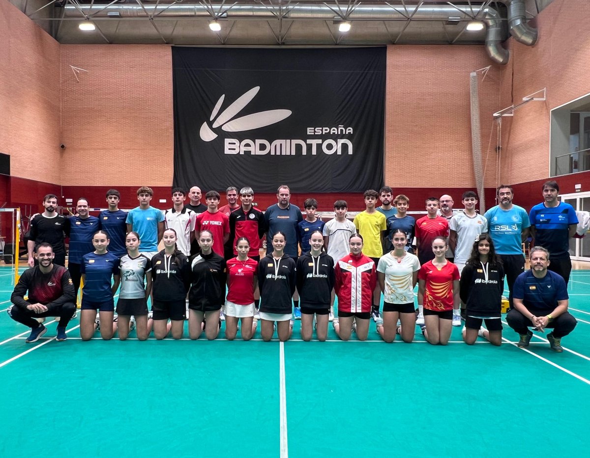 BadmintonESP's tweet photo. ‼️ Concluye una nueva Concentración Nacional Sub15 y Sub17 en el #CARMadrid del @deportegob.

Los jóvenes talentos nacionales y sus técnicos han participado en esta actividad liderada por el experto danés Lennart Engler.

➕ https://t.co/7ym3xja7AO https://t.co/wS4Qtu7oKs