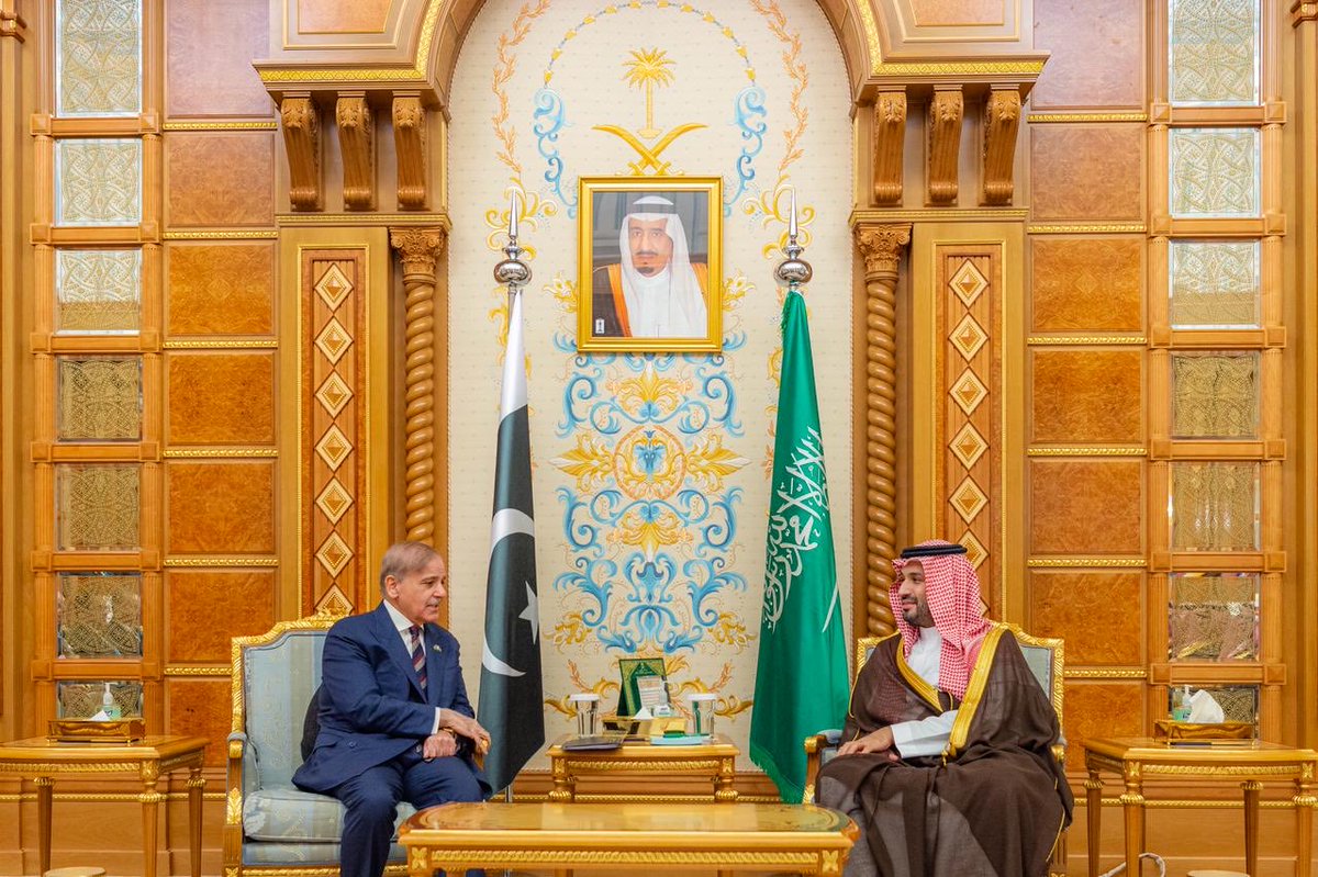 HRH the Crown Prince met with the Prime Minister of the Islamic Republic of Pakistan on the sidelines of #FII9.