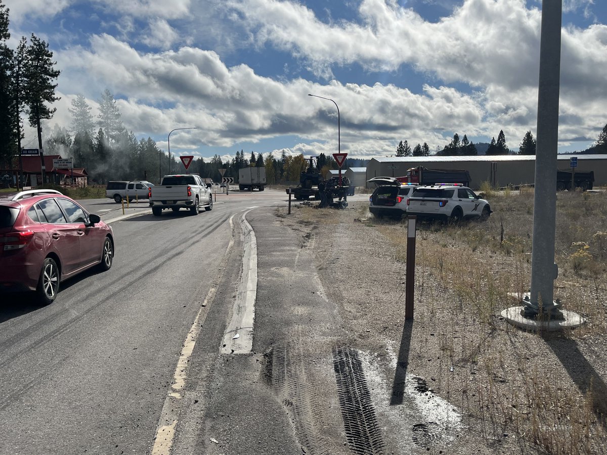 Traffic Alert, SR395 southbound at SR292 (Garden Spot Road), the rider was actively eluding pursuing troopers and was involved in a collision. Rider is stable transported to Spokane.