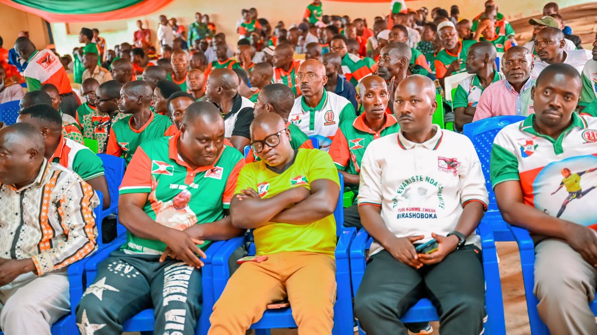 CBurunga's tweet photo. #Burundi,kur'uyu wambere igenekerezo rya 27/10/2025,umunyamabanga @CnddFdd mu ntara Ya Burunga Sylvain NZIKORURIHO ,yashikirije icese abaserukira abandi muri Giharo umunyamabanga muri komine Musongati Philippe KANYONI,yabasavye kumushigikira nawe azobere umuvyeyi Abo barongoye https://t.co/gCoR6N9pnw