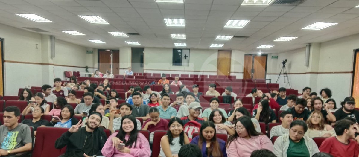 SIPSENOTICIAS's tweet photo. En el campus poniente del Tecnológico de Mérida inició la Semana Nacional de Educación Financiera 2025. La consultora Claudia Castro impartió la conferencia “La decisión de un joven que puede cambiar el futuro de un adulto”. https://t.co/fsdGbGiwUH