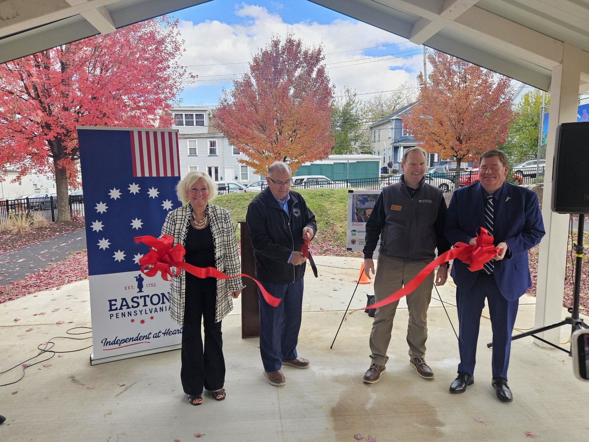 Centennial Park is re-open! I joined the @CityofEastonPA in celebrating the completed renovations to the park in the West Ward. Parks play such an important role in our communities &amp; I'm proud to have helped secure state funding to assist with this.
➡️ lehighvalleynews.com/easton/eastons…