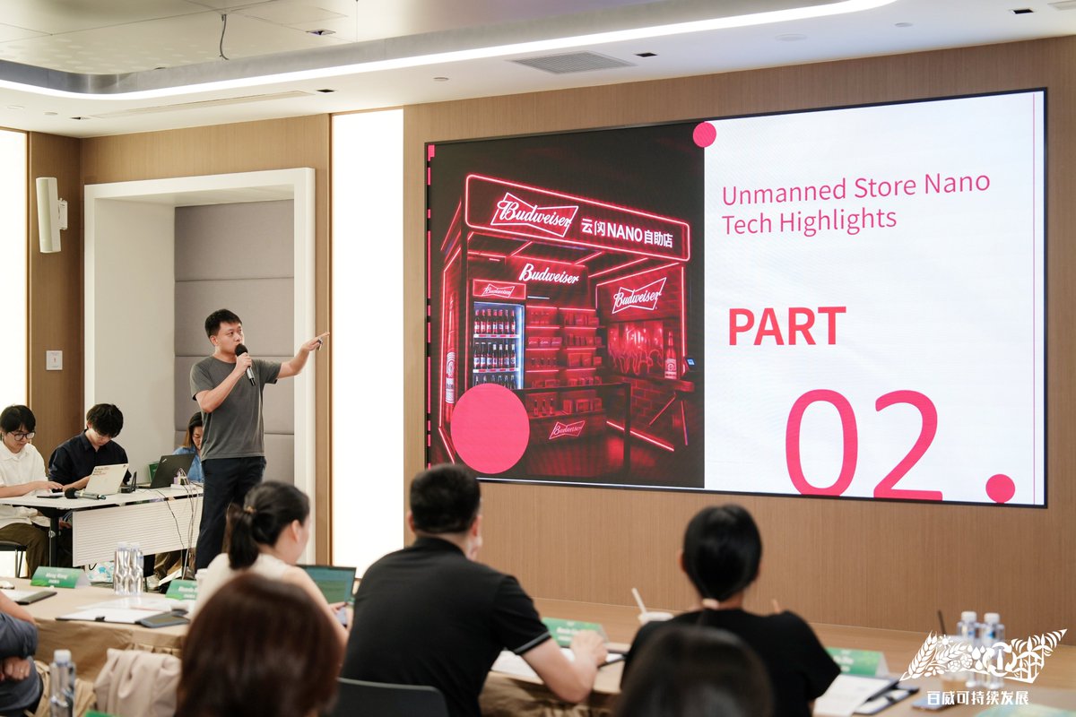 CloudpickTech's tweet image. Thrilled to be a Selected Team at Budweiser&apos;s 100+ Innovation Lab 2025! 🍻🤖
In &quot;Envisioning Future Business,&quot; we pitched Cloudpick&apos;s AI unmanned retail + smart warehousing.
Nano Store: 3–10㎡, live in 1–2 days—ideal for events, campuses, hotels.

#Cloudpick #SmartRetail