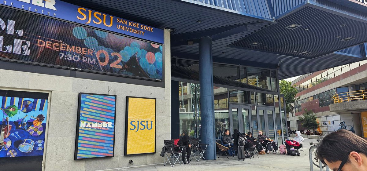 ~Sean~ held a unicorn cat w/ Handong 11/13/24 💙 tweet media