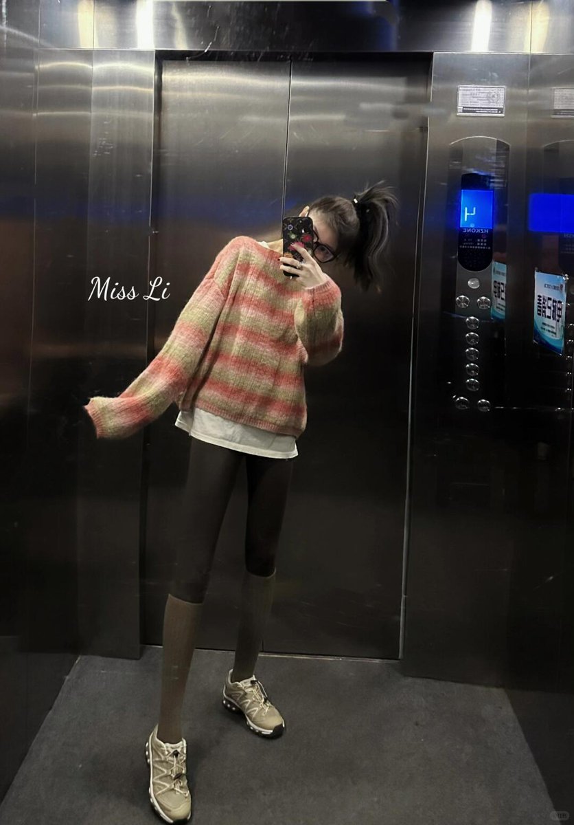 fengrui195261's tweet image. #myootd #dailyoutfit #ootddaily #workoutfit  
Did I just lose weight over the holidays or what? 🤔  
Everyone, come join the Teacher Li's BFF group and let's get gorgeous together! 💅✨