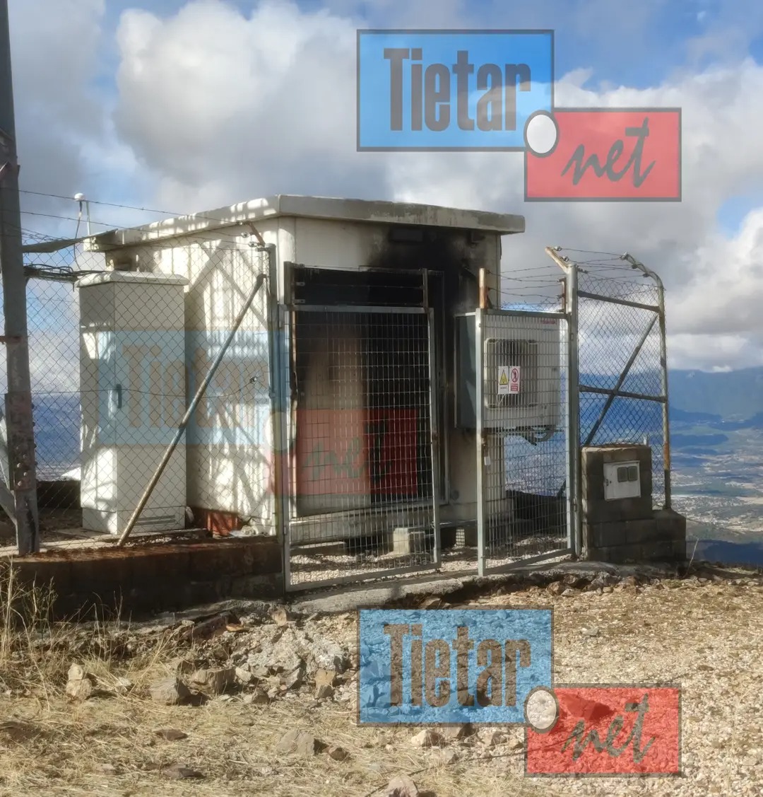 PatrytheParty's tweet photo. DIFUSIÓN! VALLE DEL TIETAR CAÍDA DE RED TOTAL DESDE EL MIÉRCOLES 22, MIENTEN DICIENDO QUE NO CONSTA O QUE YA SE ARREGLÓ. AFECTADA TODA COMPAÑÍA QUE USA RED @vodafone_es Y @orange_es. A OTROS LES DICEN QUE LO SOLUCIONAN EL 31. CIENTOS DE PERSONAS INCOMUNICADAS https://t.co/HRZN9EpMjJ