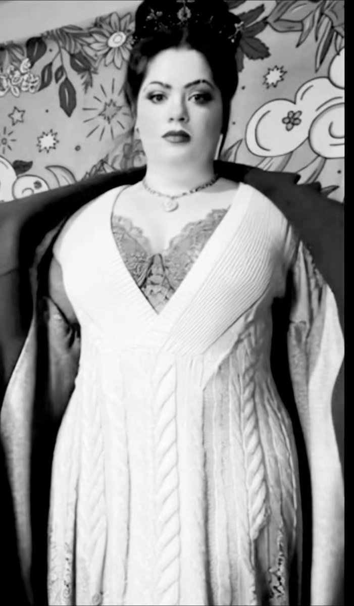 princessLReacts's tweet photo. “Retro elegance, timeless charm ✨” #OOTD #RetroElegance #TimelessCharm @princessLReacts #tiktok #princesslavene #tiktok https://t.co/TY3GP7wA1P