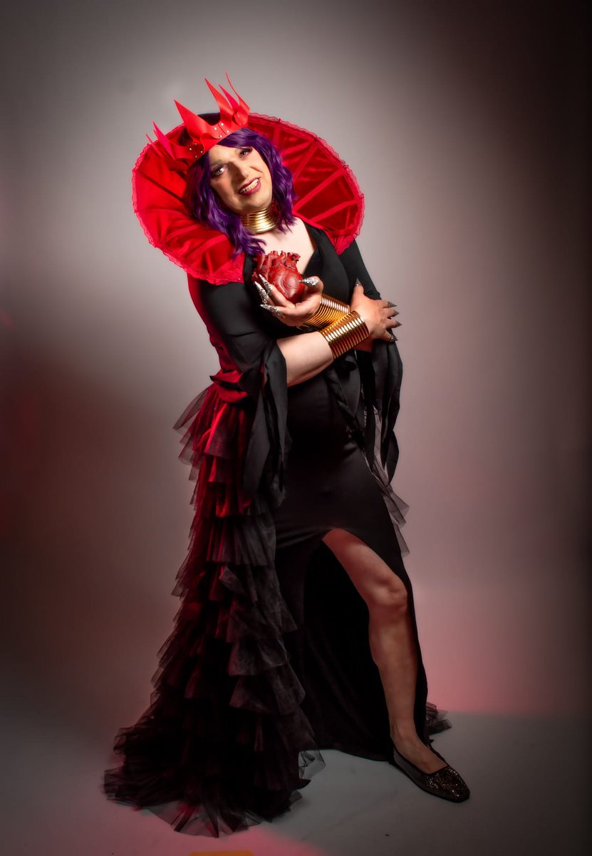 sofia_valham316's tweet image. Which dress should I wear for Friday? A or B?”
A is the witch 
B is the vampire 
It&apos;s a Halloween party on Friday 
Fancy Dress glam style 
#WhichLook #OOTDpoll #HelpMeChoose #Fashionx