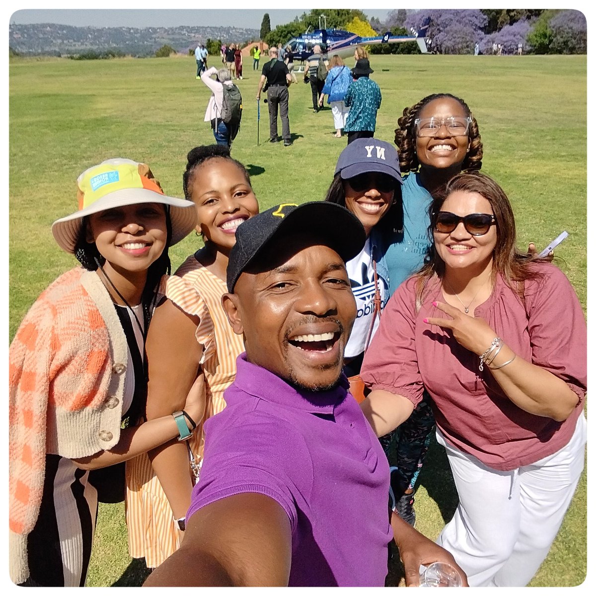 MicroAdventure5's tweet image. J A C A R.A N D A  W A L K I N G  &  H E L I  R I D E S🎉
-----------------------------------------
Stunning Saturday morning we had with the wonderful Joburgers on the Jacaranda Walking and Heli flips 🚁 a collab btwn @fsjohannesburg
@bastionaviation & @JohannesburgIYP