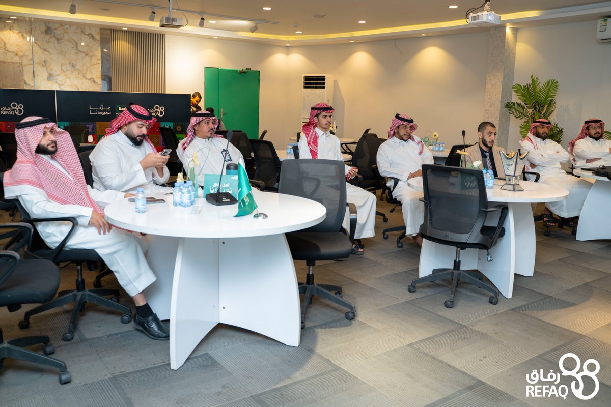 محلل إحصائيِ Data Analysis-SPSS-AMOS-Eviews tweet media