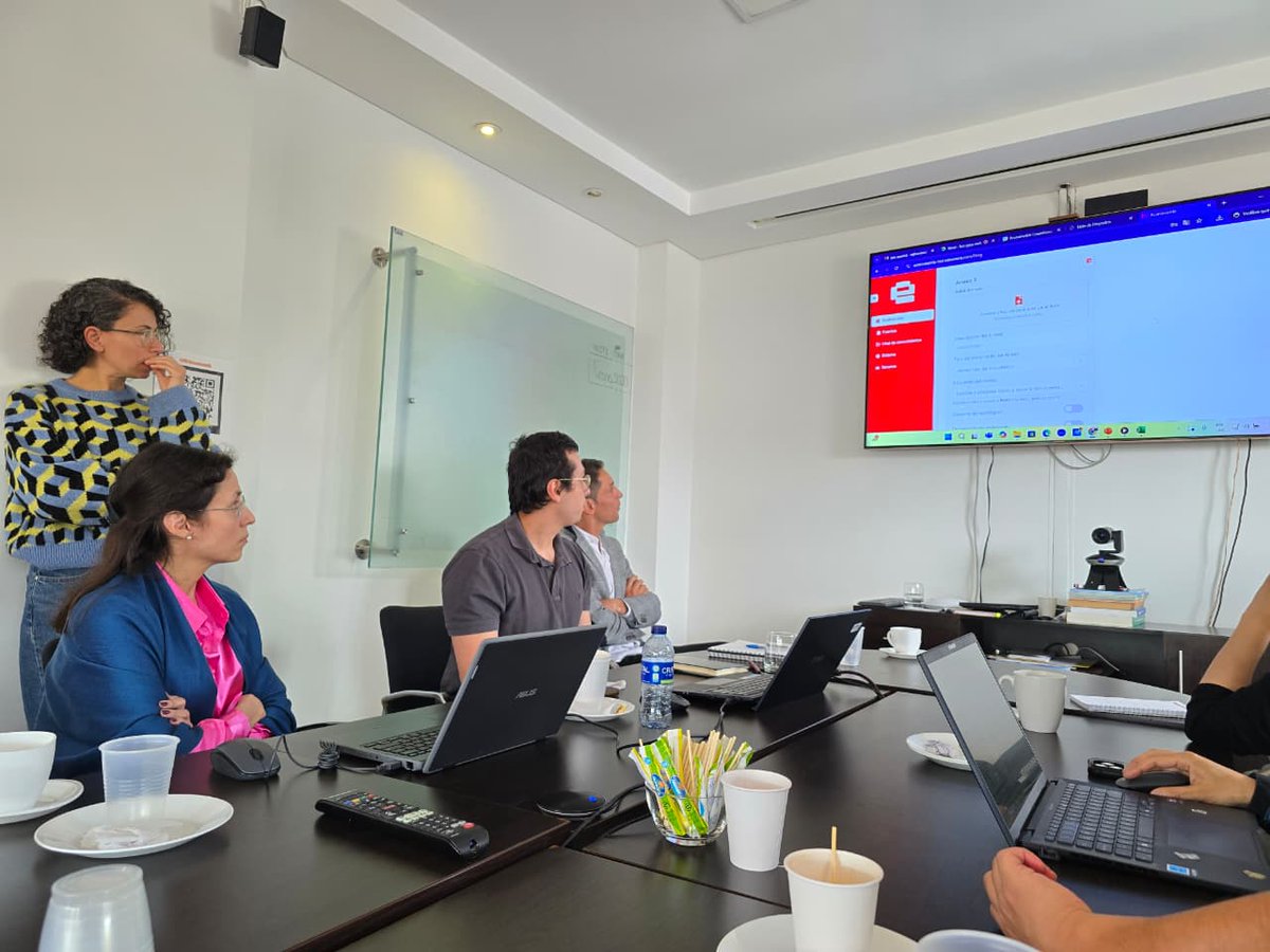 𝗟𝗮𝗻𝘇𝗮𝗺𝗶𝗲𝗻𝘁𝗼 𝗱𝗲 𝗻𝘂𝗲𝘀𝘁𝗿𝗼 𝘀𝗶𝘀𝘁𝗲𝗺𝗮 𝗱𝗲 𝗜𝗔 𝗗𝗢𝗞𝗨 𝘆 𝗲𝗹 𝗥𝗲𝗽𝗼𝘀𝗶𝘁𝗼𝗿𝗶𝗼 𝗱𝗲 𝗗𝗮𝘁𝗼𝘀 𝗰𝗼𝗻 𝗜𝗔 𝗚𝗲𝗻𝗲𝗿𝗮𝘁𝗶𝘃𝗮 🎉

El pasado 24 de octubre, en las oficinas de Econometría Consultores, realizamos el lanzamiento oficial de DOKU nuestro