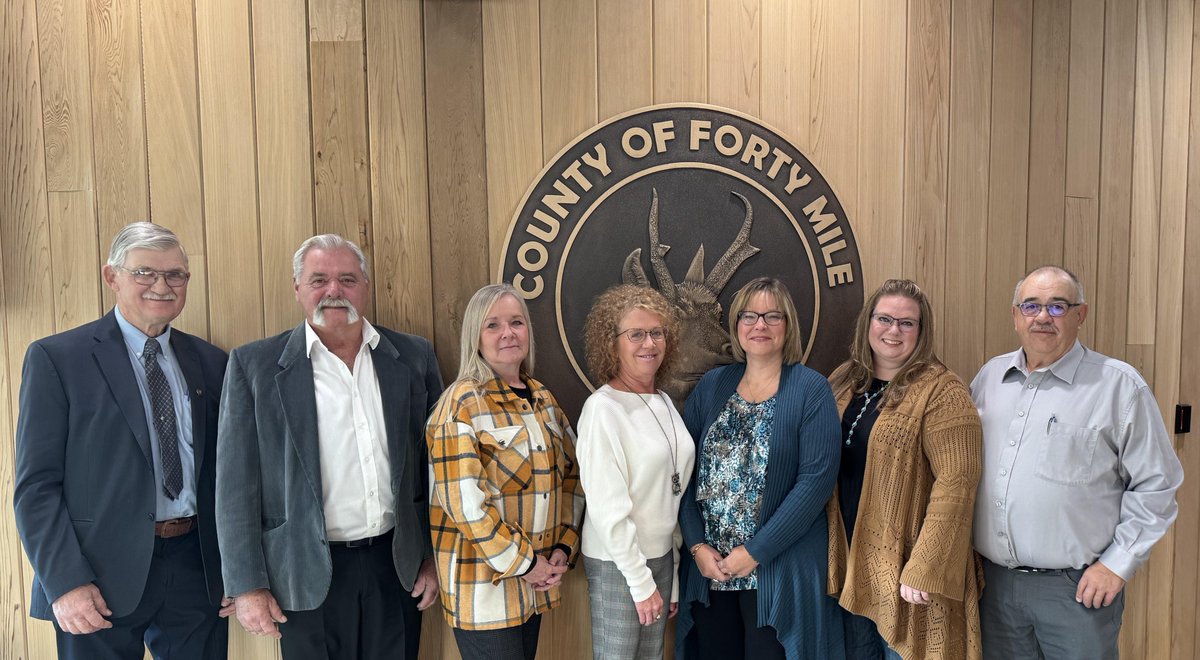 Countyof40Mile's tweet photo. Please join me in welcoming our newly elected Council for the County of Forty Mile No. 8.

From left to right:
Councillors Jim Babe, Don Drake, Tammy Reimer, Diane Connor, Stacey Barrows, Pearl Jones, and Gary Cochrane.

Reeve: Stacey Barrows
Deputy Reeve: Diane Connor

We look forward to working together in service of our residents across the County.