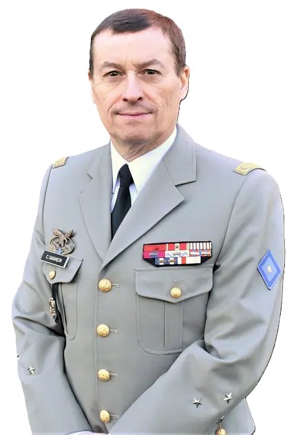 pascalbtr's tweet image. Tiens, il va peut-être falloir penser à actualiser certaines pages du site @armeedeterre , n'est-ce pas @EM_SMITer  
?! 🤭
defense.gouv.fr/terre/biograph…