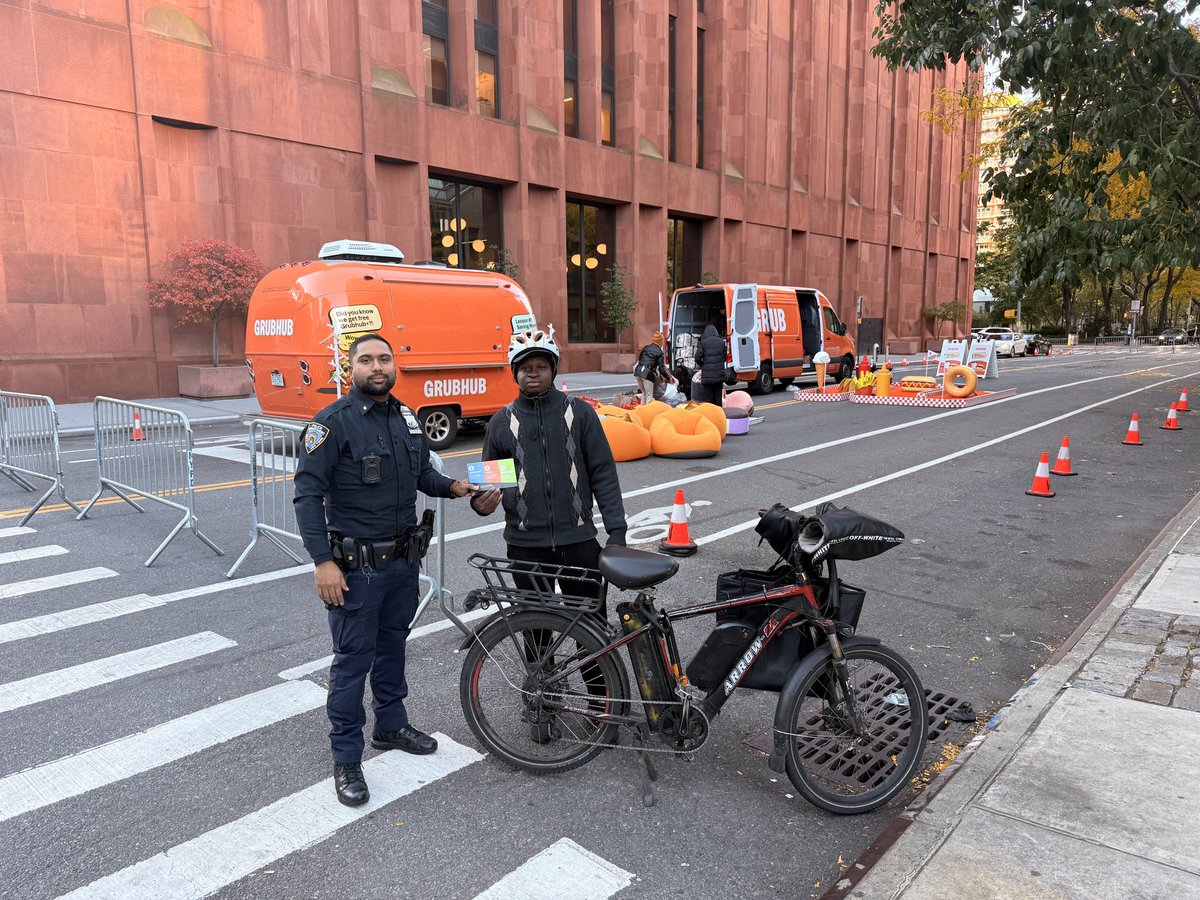 Members of our Quality of Life team attended a Grub Hub event at NYU. Officers distributed flyers to delivery workers encouraging safe practices while operating electric bicycles.