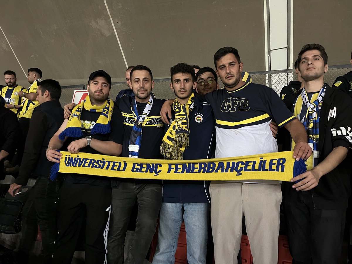 SABAHLARI İŞ HAYATIMDA , GECELERİ UYKULARIMDA

Ömer Halisdemir UNIGFB olarak Fenerbahçe’mizi hem Antep’te hemde Niğde’de yalnız bırakmadık.

#UNIGFB