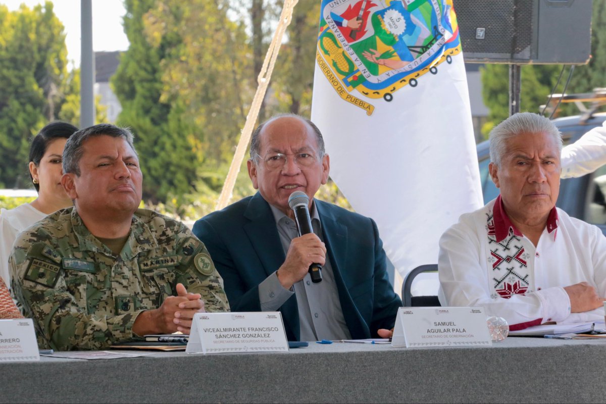 En conferencia de prensa, el gobernador <a href="/armentapuebla_/">Alejandro Armenta</a> reafirmó su compromiso de mejorar la movilidad, la infraestructura vial y otorgar espacios más seguros a la ciudadanía.

En el evento estuvo presente el secretario de Educación Pública, <a href="/ManuelVive_/">Manuel Viveros</a>, quien respalda esta