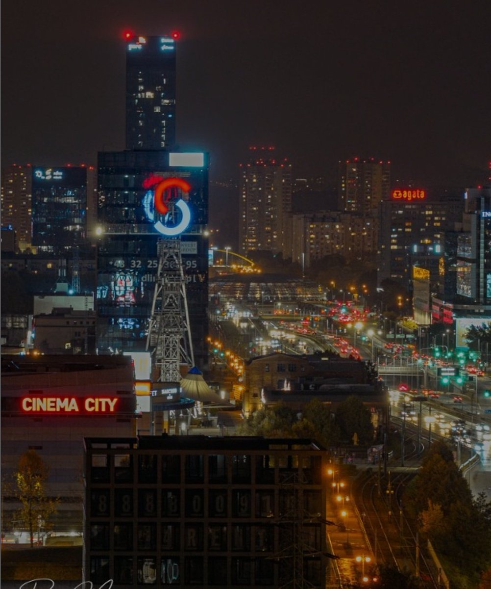 Fana43124688's tweet photo. 🌃 #Kattowitz/#Katowice sieht nachts ein bisschen aus wie eine kleinere Version von New York. Es ist die größte Stadt im Großraum Oberschlesien und die zweitgrößte Stadt Schlesiens.
#Polen #Schlesien
⬇️
https://t.co/hVbp1XHB4K
@CG0386 @fasha_4 @Krzy1914 @paddleonthesea https://t.co/hxDX8QIUDX