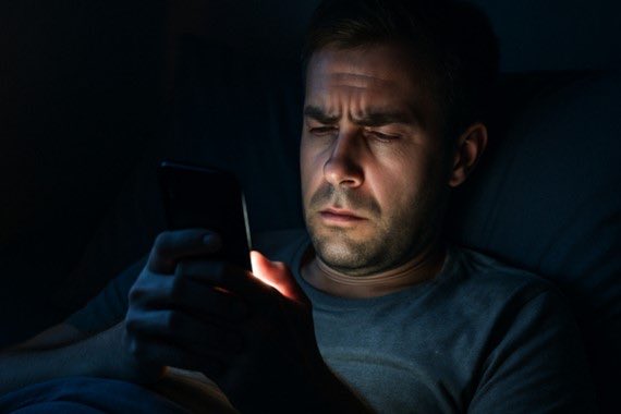 Benim gibi uyuyanlar noluyor diyip Twitter’a koştu 
#deprem