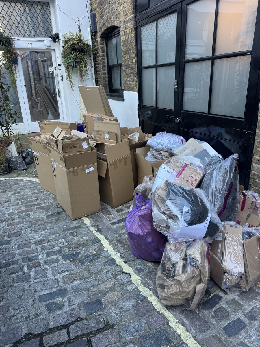 Joshclarke25's tweet image. #WasteRemoval 

#RubbishCollectionLondon

Call today for a free quote