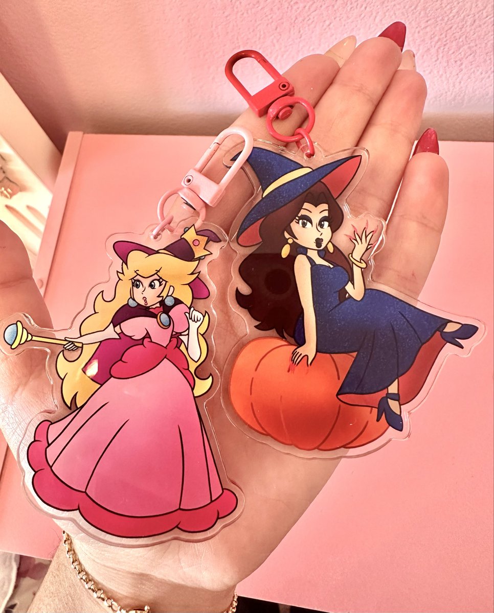 poppielollipop's tweet image. up and fully stocked!!
i&apos;ve launched my online shop!! its got keychains, pins and standees!!
its always been a dream of mine to be able to make cute little goodies of my art and if things go well i&apos;ll be sure to make more :))
U.S. only!! link in bio 💞💞
#OnlineStore #onlineshop