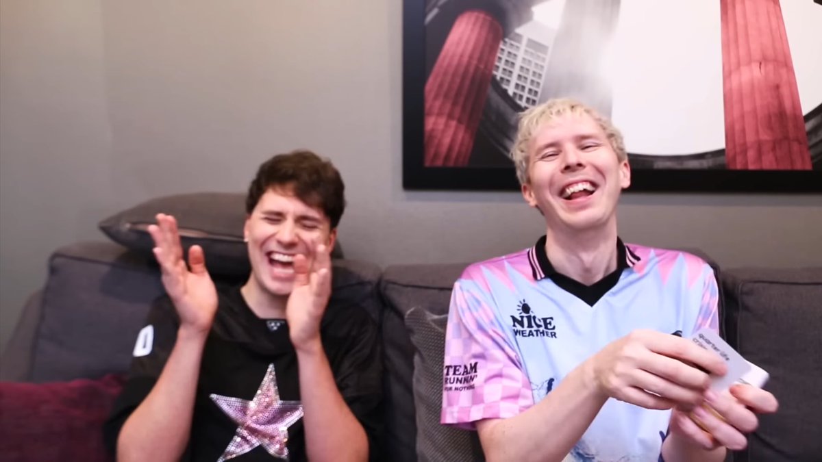 luvdnpz's tweet photo. i love when they wear matching duo outfits they look like a cute cartoon couple 😭 https://t.co/Ga4Vn6Jack