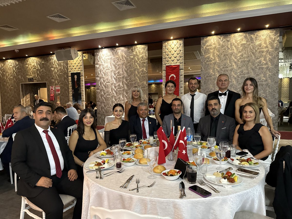 Her yıl geleneksel olarak Atatürkçü Düşünce Derneği tarafından düzenlenen ve bu yılda Cumhuriyetimizin 102. Yılını kutladığımız Cumhuriyet Balosuna katıldık.