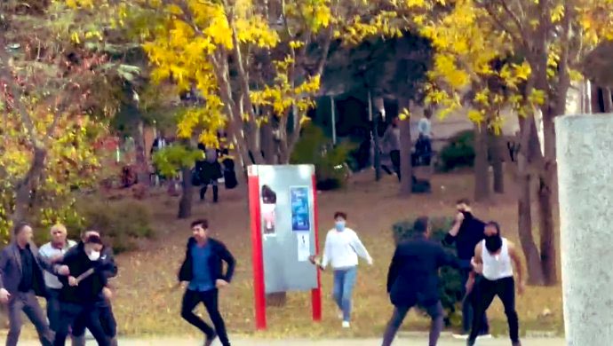 DEM Parti Gençlik Meclisi olarak, yoldaşlarımızın yanındayız! Palalı faşistleri koruyan, sırtını sıvazlayan polis, Bilkent Şehir Hastanesi'nde arkadaşlarımıza işkenceyle gözaltı uyguluyor. Bu hukuksuzluğa sessiz kalmayacağız!

Bijî berxwedana ciwanan