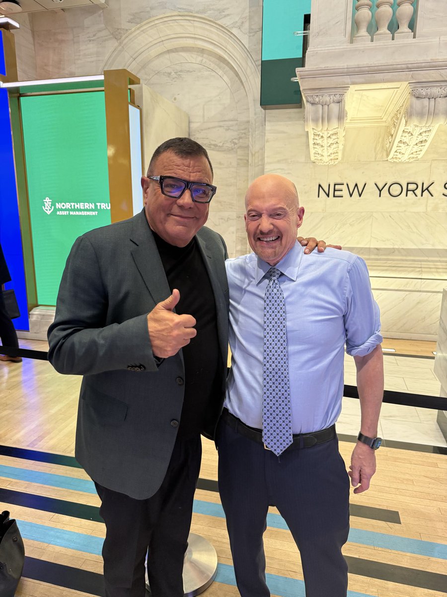 A Philly legend with absolute Starr power! With the one and only Stephen  Starr on the floor of the exchange! You never know who you'll run into at  @NYSE