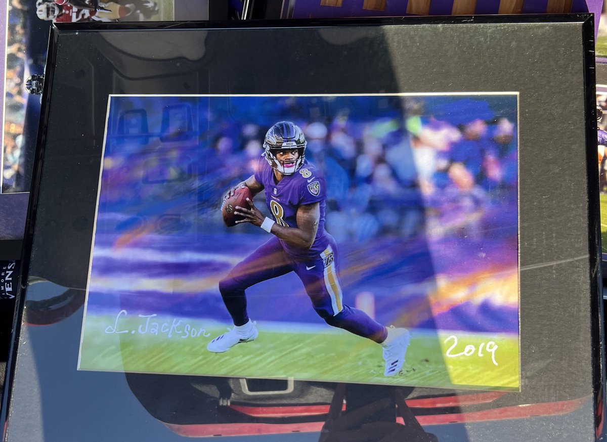 NewEraZach's tweet image. Very excited to announce I’ll be doing a FREE giveaway for the #RavensFlock 

Rules are very simple…

1. Like and retweet this post 

2. Reply with a GIF of your fav Ravens player and comment with “done” 

If you get chosen, you will receive everything that’s pictured below.…