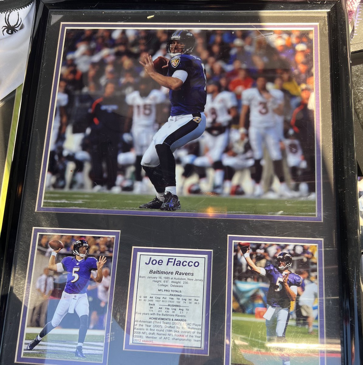 NewEraZach's tweet image. Very excited to announce I’ll be doing a FREE giveaway for the #RavensFlock 

Rules are very simple…

1. Like and retweet this post 

2. Reply with a GIF of your fav Ravens player and comment with “done” 

If you get chosen, you will receive everything that’s pictured below.…